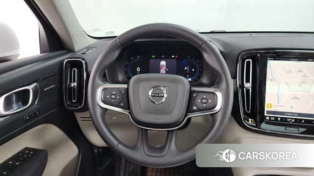 Volvo XC40 2023 Белый из Кореи, фото 4