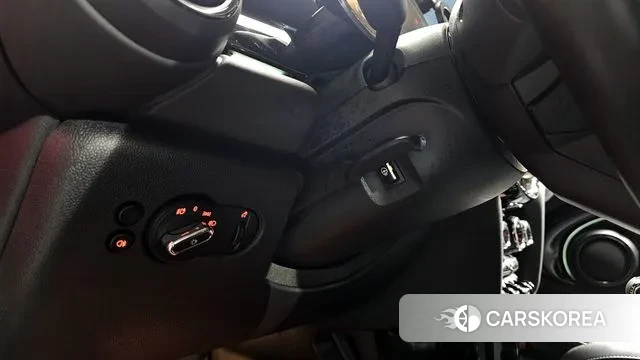 Mini Cooper 2023 Красный из Кореи, фото 4