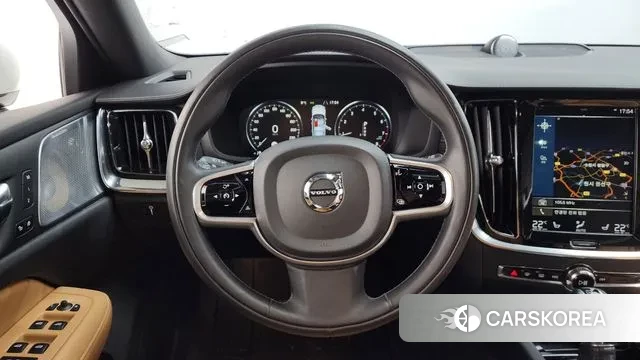 Volvo V60 Cross-Country 2nd Generation 2019 Белый из Кореи, фото 4