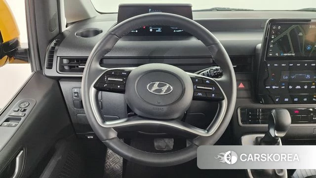 Hyundai Staria 2023 Желтый из Кореи, фото 4