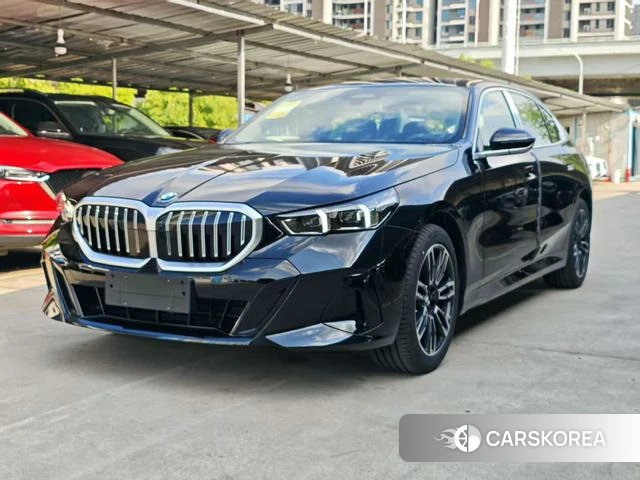 BMW 5 series 2026 Черный из Китая, фото 4