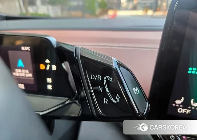 Volkswagen ID.4 2023 Серебряный из Кореи, фото 4