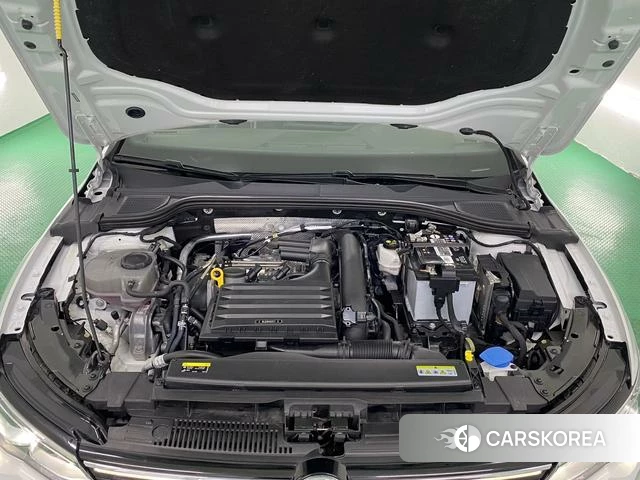 Volkswagen Golf 2023 Белый из Китая, фото 4
