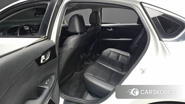 Kia The New K3 2nd generation 2021 Белый из Кореи, фото 4