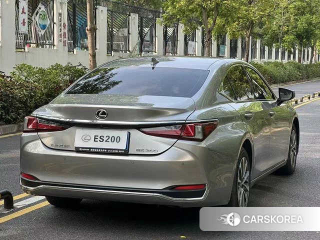 Lexus ES 2024 Серебристо-серый из Китая, фото 4