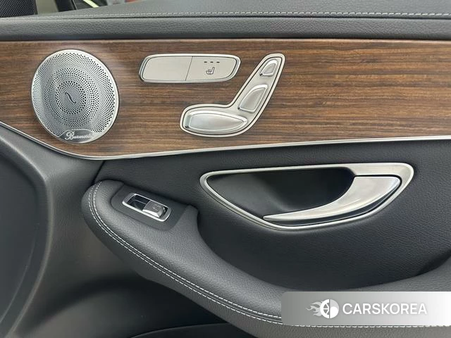 Mercedes-Benz GLC 2021 Белый из Китая, фото 4