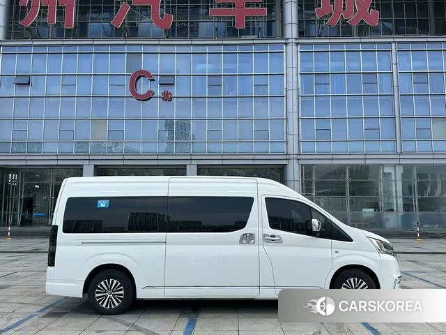 Toyota Hiace 2023 Белый из Китая, фото 4