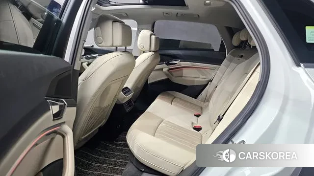 Audi e-Tron 2022 Белый из Кореи, фото 4