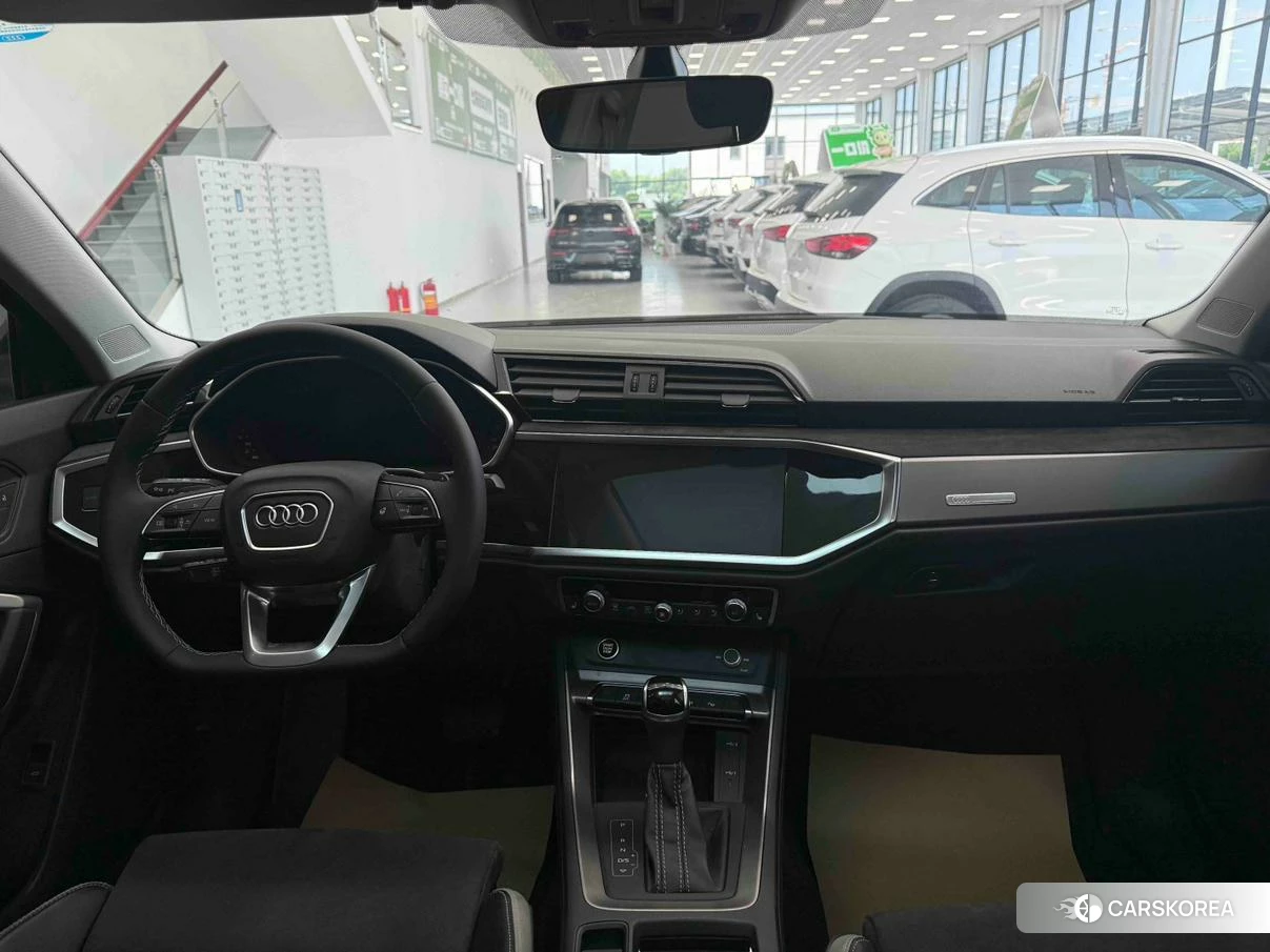 Audi Q3 2021 Темно-серый из Китая, фото 4