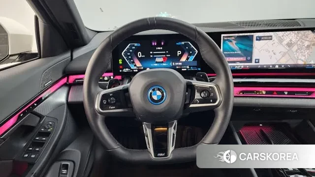 BMW 5 Series (G60) 2025 Белый из Кореи, фото 4