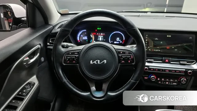 Kia Niro Plus 2023 Серебряный из Кореи, фото 4
