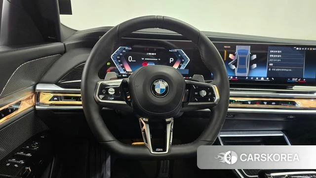 BMW 7 Series (G70) 2025 Светло-серебряный цвет из Кореи, фото 4