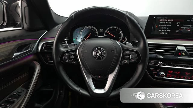 BMW 5 Series (G30) 2018 Темно-зеленый из Кореи, фото 4