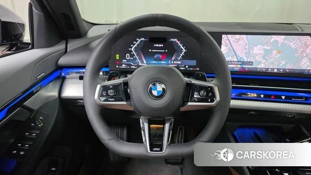 BMW 5 Series (G60) 2025 Черный из Кореи, фото 4
