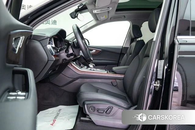 Audi Q7 2024 Черный из Китая, фото 4