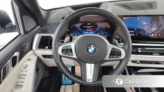 BMW X7 (G07) 2024 Светло-серебряный цвет из Кореи, фото 4