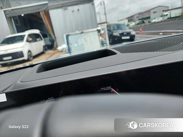 BMW 5 Series (G60) 2026 Светло-серебряный цвет из Кореи, фото 4