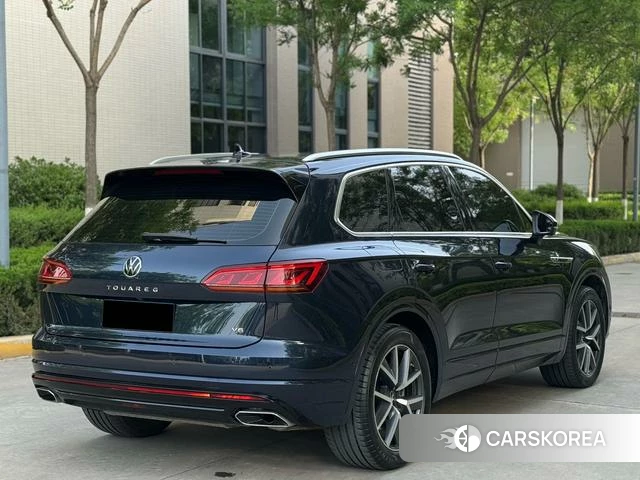 Volkswagen Touareg 2024 Черный из Китая, фото 4