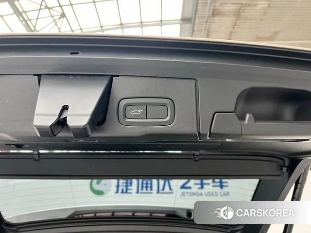 Volvo XC60 2023 Серебристо-серый из Китая, фото 4