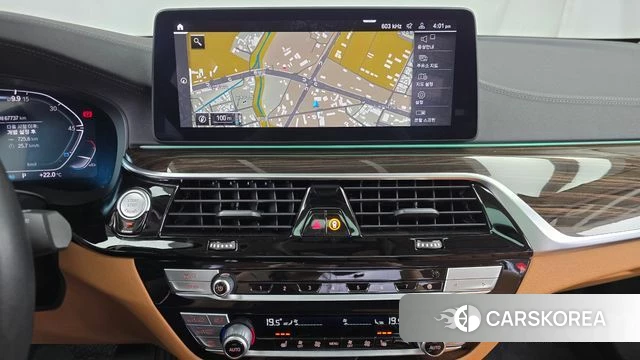 BMW 5 Series (G30) 2021 Белый из Кореи, фото 4