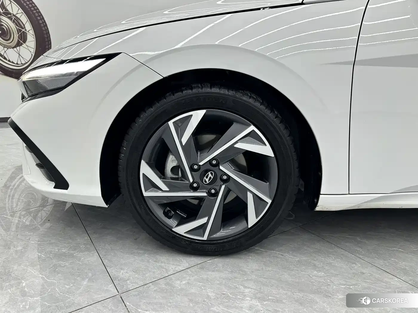 Hyundai Elantra 2023 Белый из Китая, фото 4