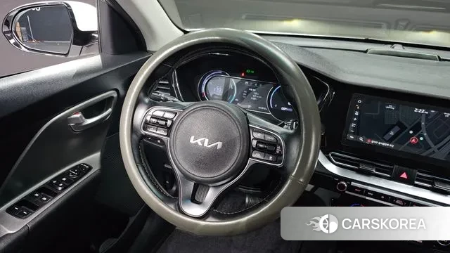 Kia Niro Plus 2023 Белый из Кореи, фото 4