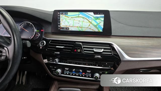 BMW 5 Series (G30) 2018 Синий из Кореи, фото 4