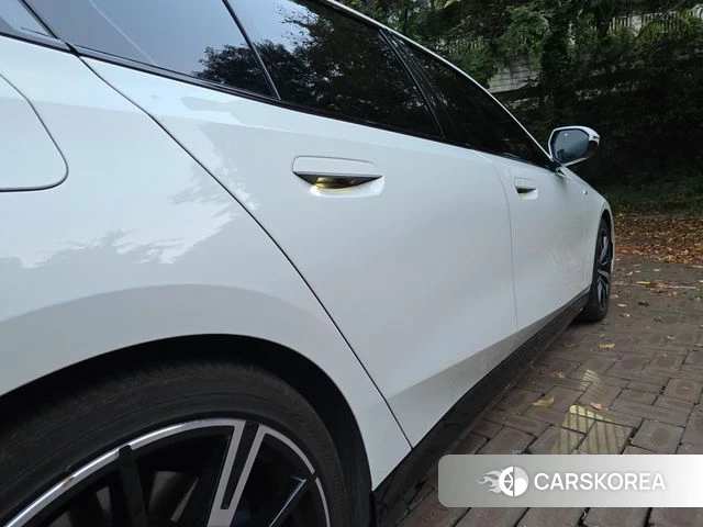 BMW 5 Series (G60) 2024 Белый из Кореи, фото 4