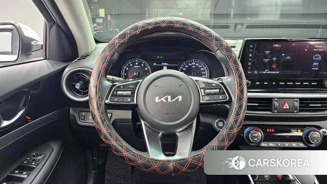 Kia The New K3 2nd generation 2023 Белый из Кореи, фото 4