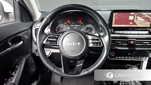 Kia Seltos 2022 Белый из Кореи, фото 4