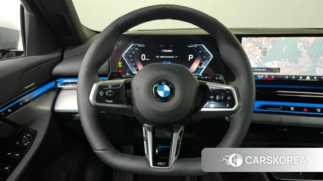 BMW 5 Series (G60) 2025 Светло-серебряный цвет из Кореи, фото 4