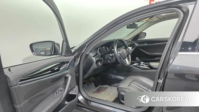 BMW 5 Series (G30) 2018 Серый из Кореи, фото 4