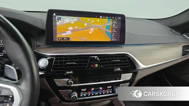 BMW 5 Series (G30) 2020 Серебристо-серый из Кореи, фото 4