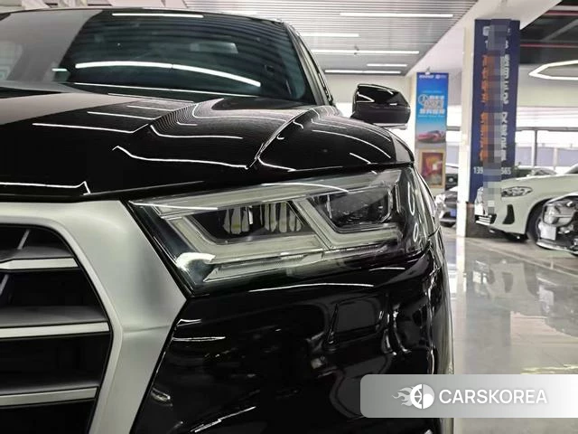 Audi Q5L 2021 Черный из Китая, фото 4