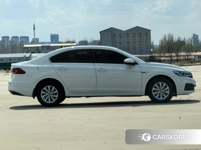 Volkswagen Bora 2022 Белый из Китая, фото 4