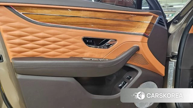 Bentley Flying Spur 3rd Generation 2021 Коричневый из Кореи, фото 4