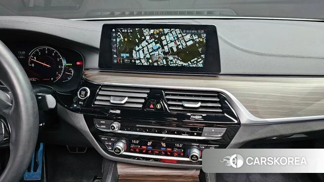 BMW 5 Series (G30) 2018 Белый из Кореи, фото 4