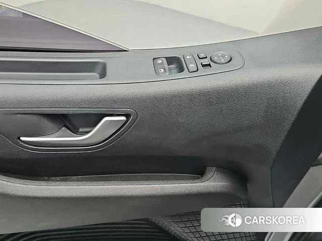 Hyundai Staria 2022 Серебристо-серый из Кореи, фото 4