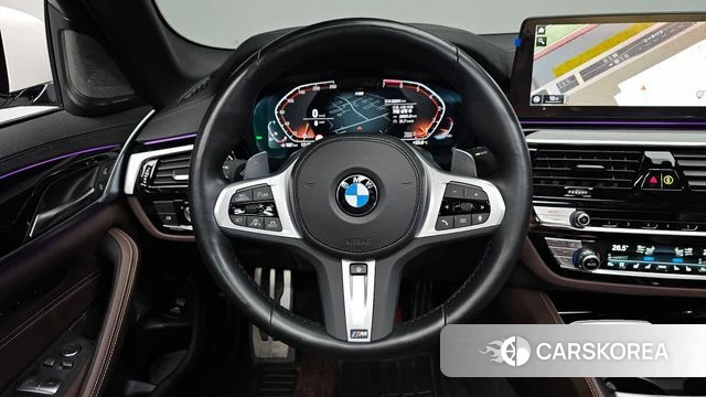 BMW 5 Series (G30) 2023 Белый из Кореи, фото 4