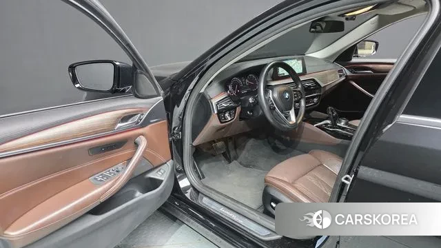 BMW 5 Series (G30) 2018 Черный из Кореи, фото 4