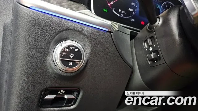 Mercedes-Benz C-Class W206 2022 Светло-серебряный цвет из Кореи, фото 4