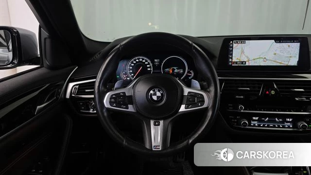 BMW 5 Series (G30) 2018 Серебристо-серый из Кореи, фото 4