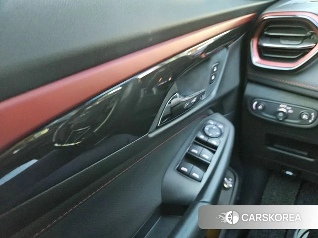 Chevrolet (GM Daewoo) The New Trail Blazer 2024 Черный из Кореи, фото 4