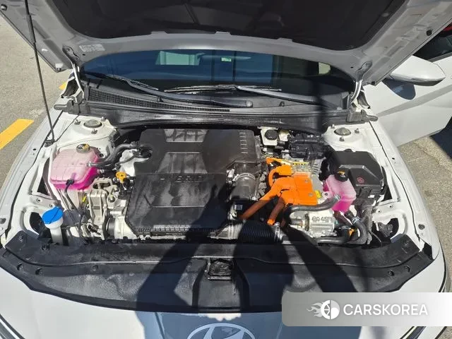 Hyundai The New Avante Hybrid (CN7) 2023 Серебристо-серый из Кореи, фото 4