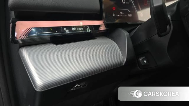 BMW 5 Series (G60) 2025 Цвет галактики из Кореи, фото 4