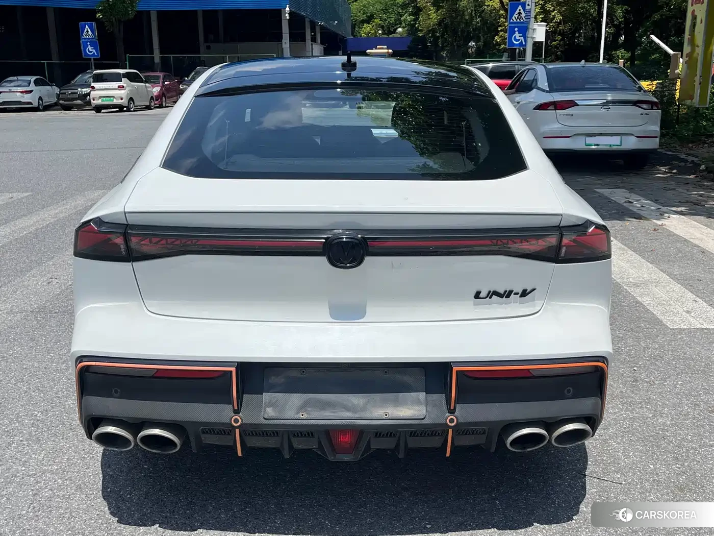 Chang'an UNI-V 2023 Белый из Китая, фото 4