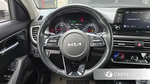 Kia Seltos 2022 Белый из Кореи, фото 4