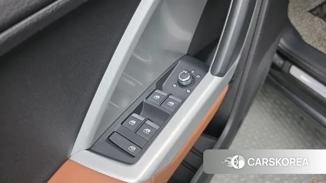 Audi Q3 (F3) 2022 Серый из Кореи, фото 4