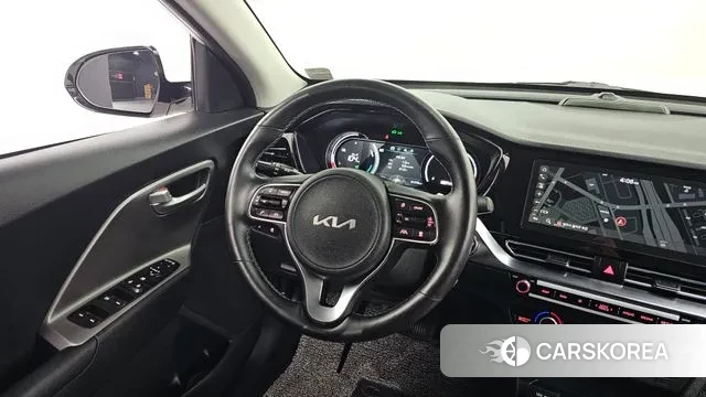 Kia Niro Plus 2022 Белый из Кореи, фото 4