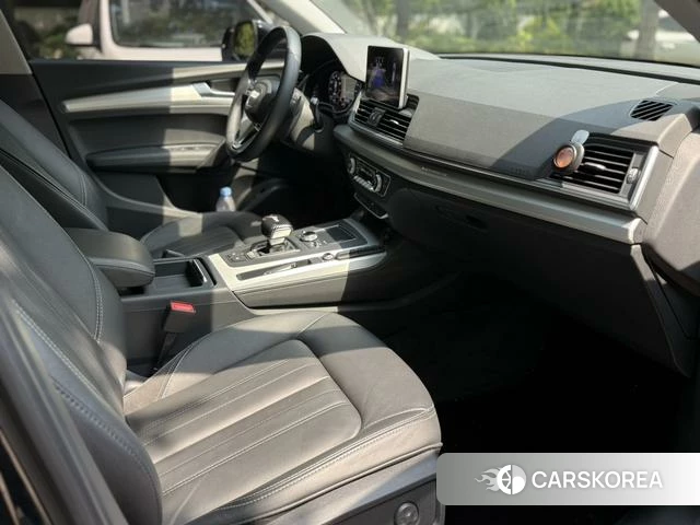 Audi Q5L 2021 Черный из Китая, фото 4